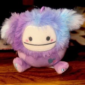 Squishmellow Eden Valentines 2024 Bigfoot clip